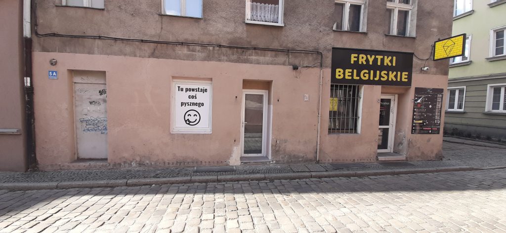 LOKAL W CENTRUM OPOLA NA SPRZEDAŻ LUB WYNAJEM