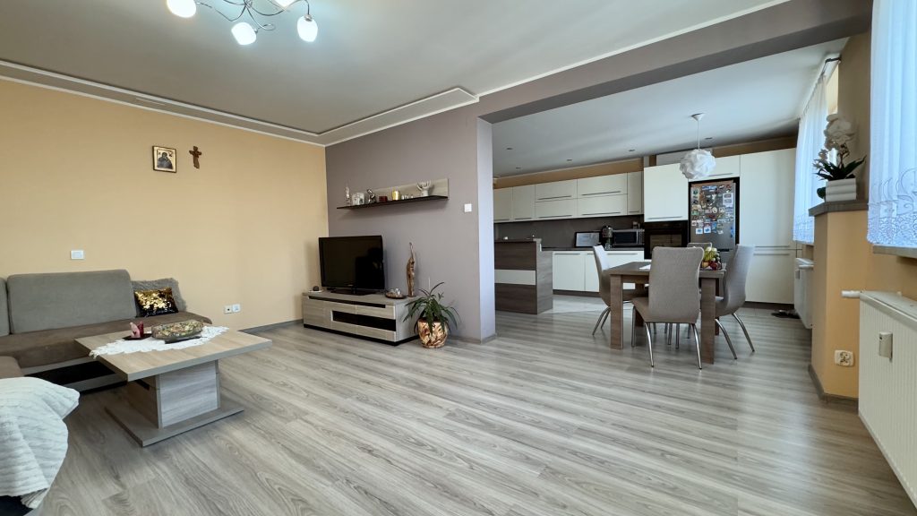 Mieszkanie w kamienicy, 94 m², balkon, miejsce parkingowe – Opole, ul. Sądowa