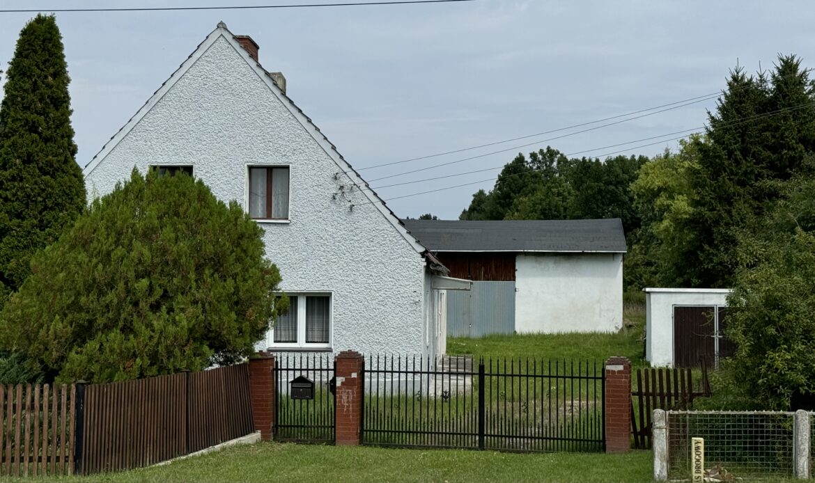 Dom na sprzedaż | do remontu | 3 pokoje | 166 m2 | działka 1700 m2 | Skarbiszów